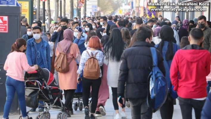 Tam kapanma öncesi sokaklar ana baba gününe döndü