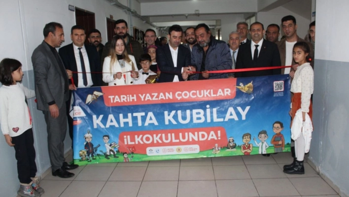 Tarih Yazan Çocuklar projesinde kitap ağacı kuruldu