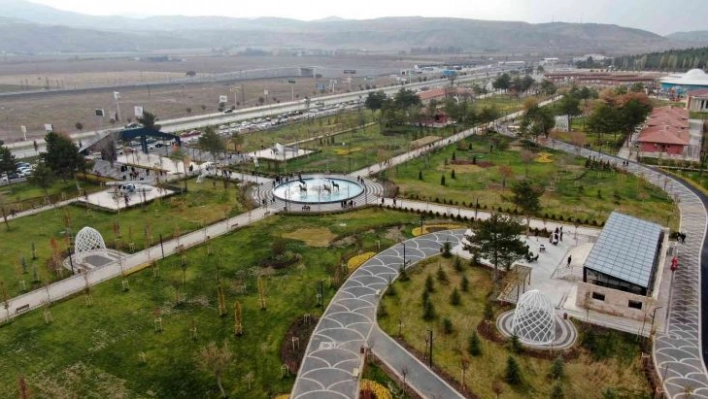 Tarihi haraların olduğu alandaki park açılışı yapılmadan doldu taştı