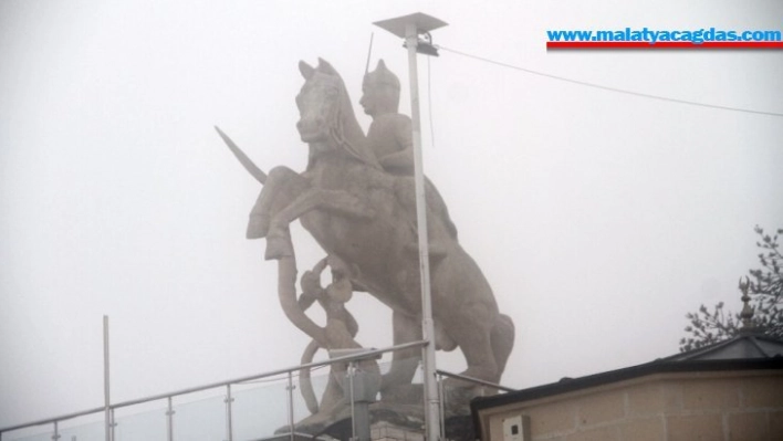 Tarihi Harput Mahallesi'nde sis etkili oldu