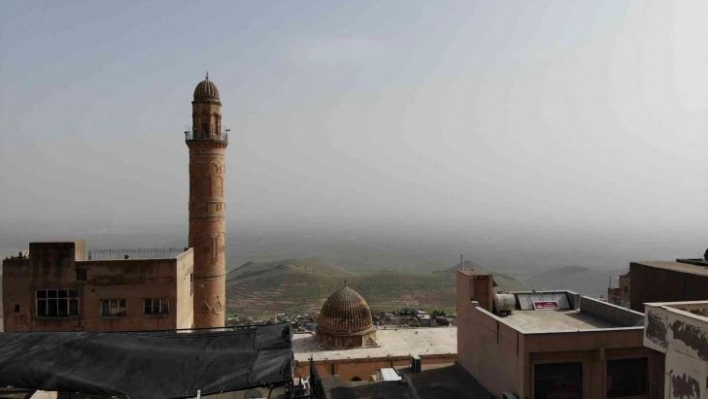 Tarihi Latifiye Camii'nin silüetini bozan betonarme yapı yıkıldı