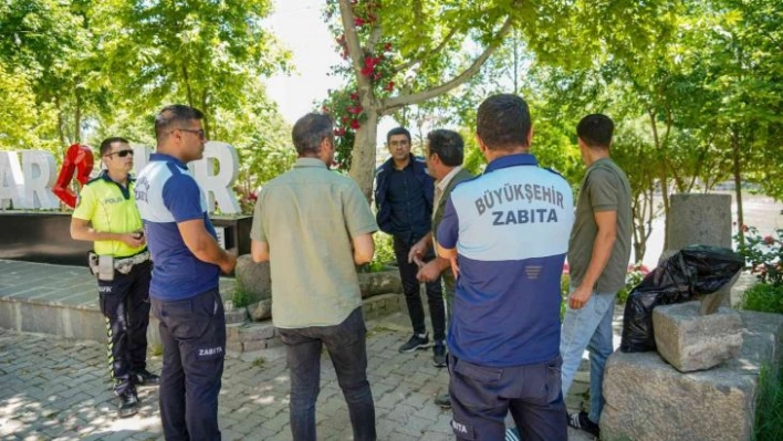 Tarihi ve turistik mekanlarda 'Değnekçi' denetimi