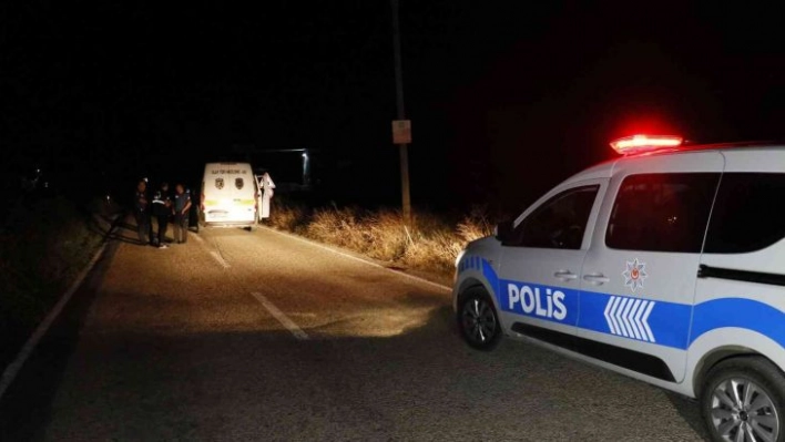 Tarlada kasığından vuruldu, 100 metre sürünerek polise sığındı