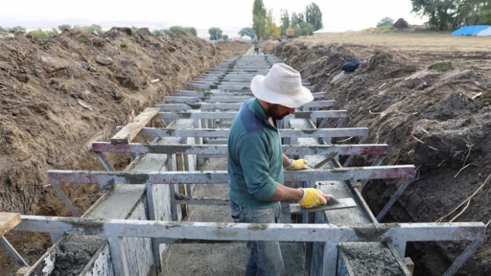 Taşlıçay'da 3 köye can suyu olacak su kanalında sona yaklaşıldı