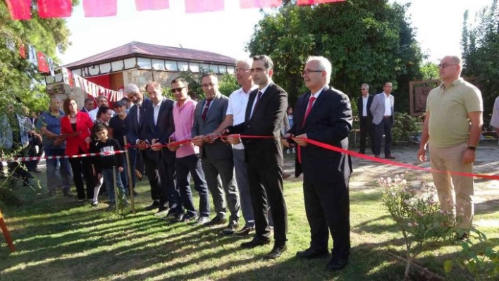 Tavan arasından çıkan yüzyıllık resimler ilk kez yayınlandı