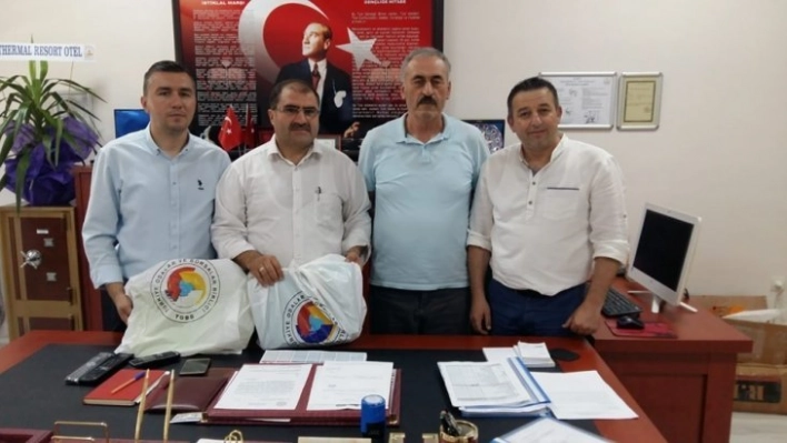 Tavşanlı Ticaret ve Sanayi Odası'ndan Emetli öğrencilere giyim yardımı