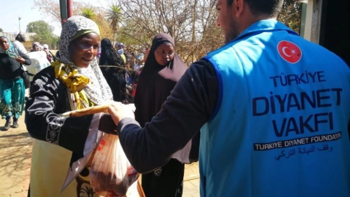 TDV Mandela'nın doğduğu köye kurban yardımında bulundu