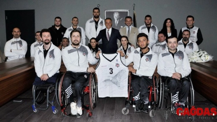 Tekerlekli Sandalye Basketbol Takımı'ndan Ahmet Nur Çebi'ye ziyaret