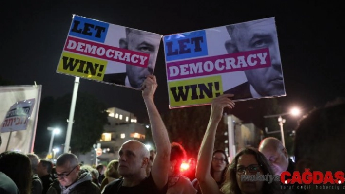 Tel Aviv'de yüzlerce protestocu Netanyahu'nun istifasını istedi