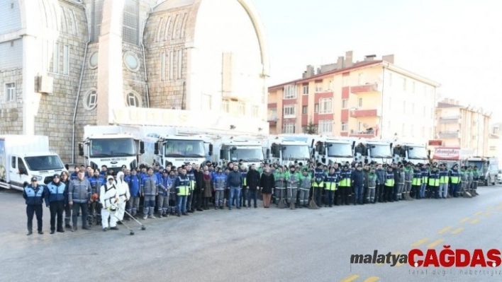 Temizlik ordusu çalışmalarına devam ediyor