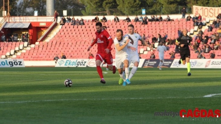 TFF 1. Lig: Balıkesirspor: 0 - Akhisarspor: 0 (İlk yarı sonucu)