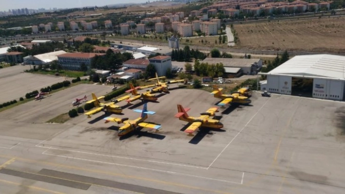 THK, kameraları görünce şov uçuşu yaptı, pisti suladı