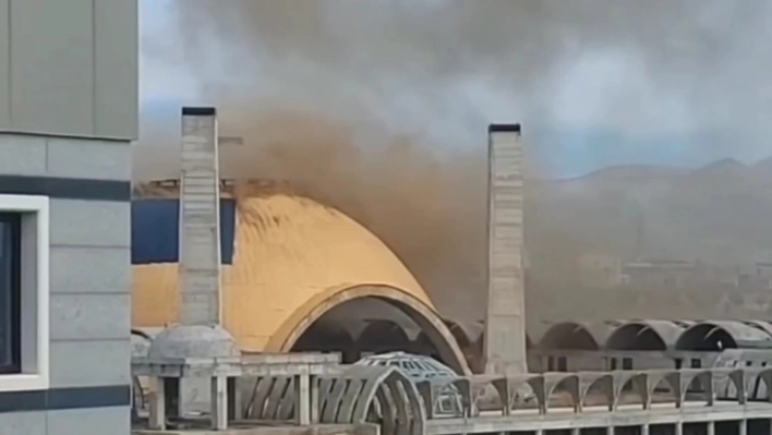 Tıbbiye Camii inşaatında bir haftada ikinci kez yangın çıktı