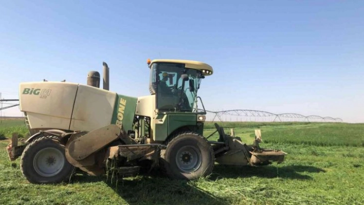 TİGEM'de kendi yürür çayır biçme makinesi kursu verildi