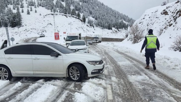 Tipi nedeniyle kapanan yol 11 saatlik çalışmayla açıldı