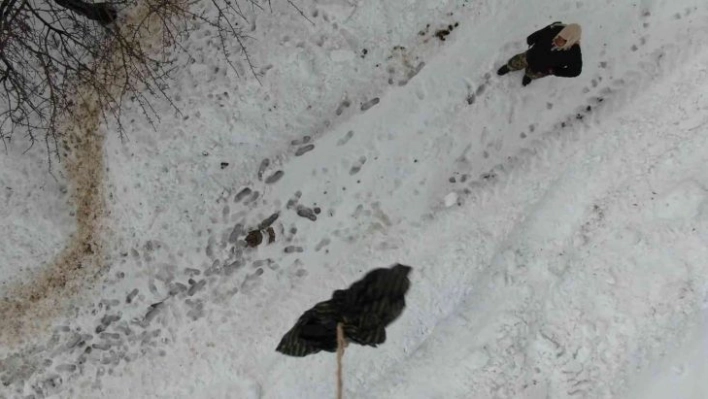 Tipi yolu kapattı, jandarma ekipleri hastaya ilacını drone ile ulaştırdı