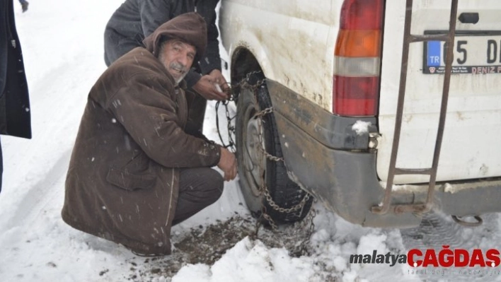 Tipide yolda mahsur kalanların imdadına ekipler yetişti