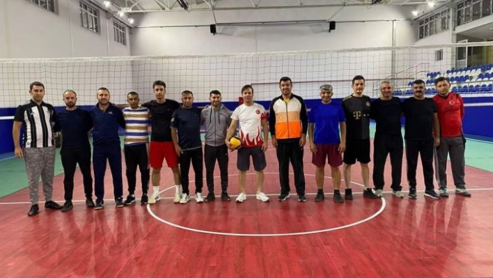 Tomarza'da Cumhuriyet Kupası Voleybol Turnuvası başladı