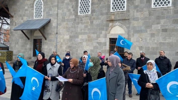 Toplama kamplarından dünya kadınlarına sesleniş Bizi duyun, ayağa kalkın