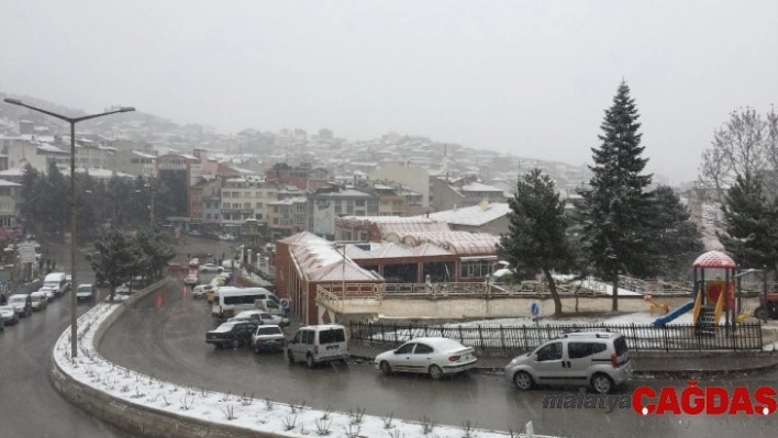 Tosya'da yoğun kar yağışı başladı