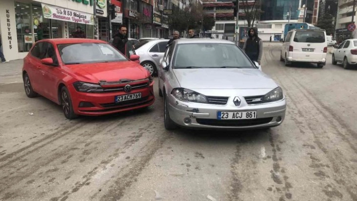 Trafik kazası kameralara yansıdı