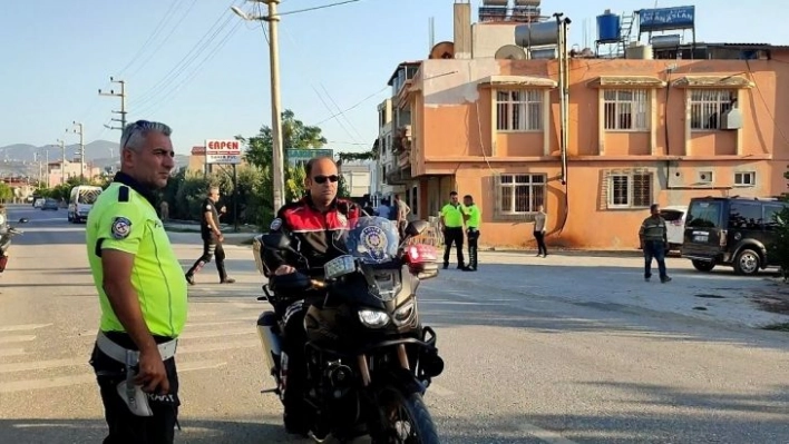 Trafik kazasını izlemeye gelen 2 kişi bir anda kavgaya tutuştu