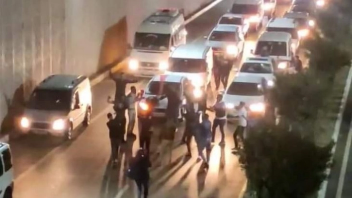 Trafikte durup göbek atan düğün konvoyuna 2 bin 600 TL ceza