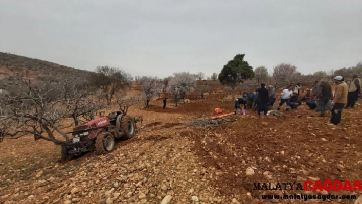 Traktör altında kalan veteriner hayatını kaybetti