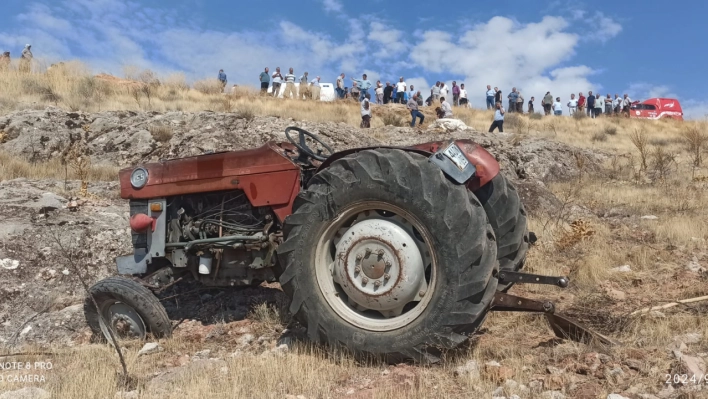 Traktör Şarampole Yuvarlandı:1 Ölü