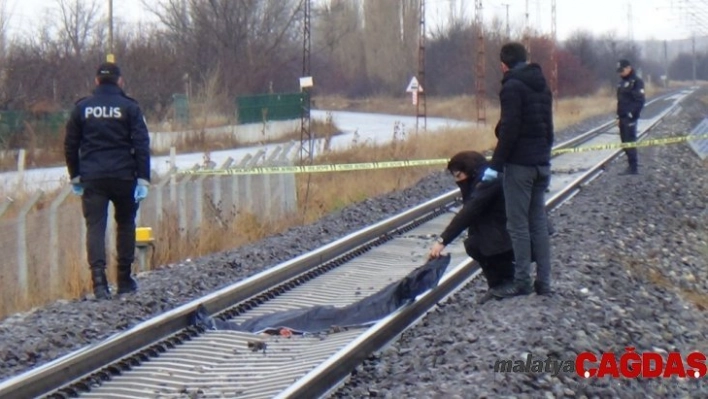 Tren raylarında parçalanmış kadın cesedi bulundu