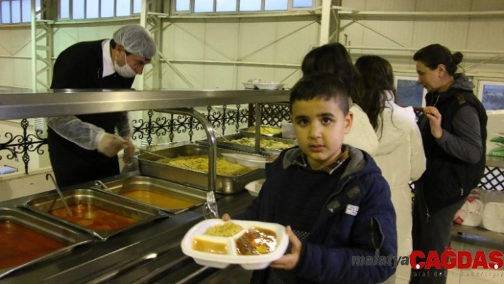 TSK, Elazığ'da kışlayı depremzedelere açtı