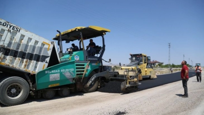 Turan Mahallesi'ne yeni yollar açılarak asfaltlanıyor