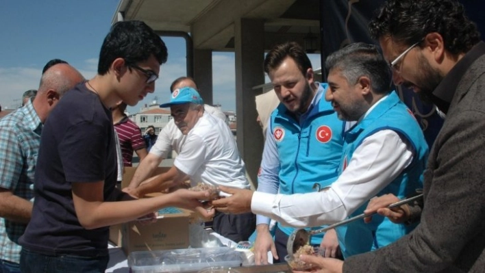 Türk Diyanet Vakfından aşure ikramı