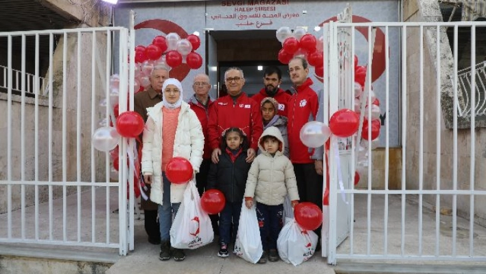 Türk Kızılay Halep'te Sevgi Mağazası Açtı