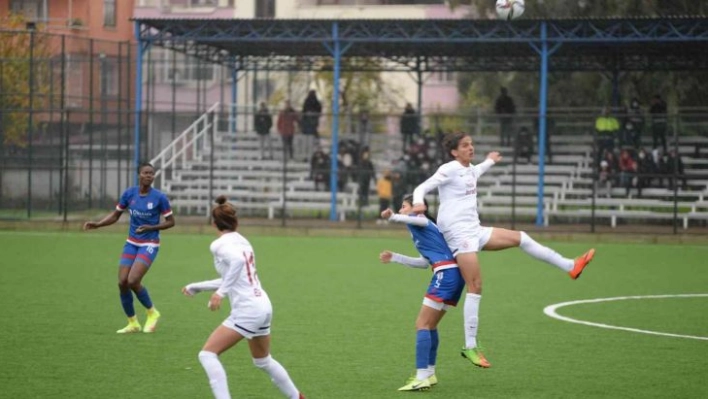 Turkcell Kadın Futbol Süper Ligi: Adana İdman Yurdu: 2 - Galatasaray: 0