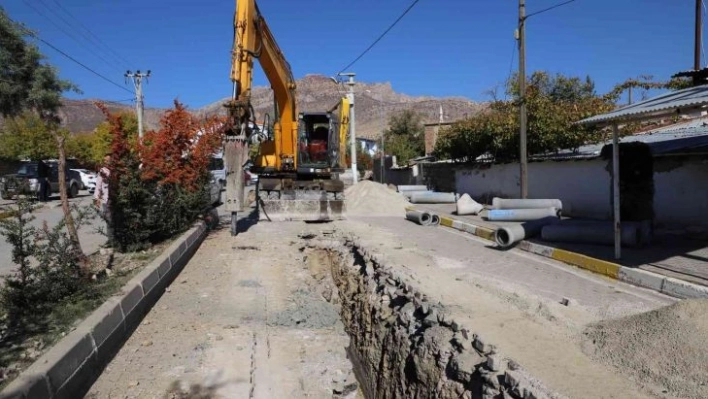 Tutşi, 9 bin 19 nüfus ve 2 bin 596 hanenin yararlanacağı projeyi denetledi