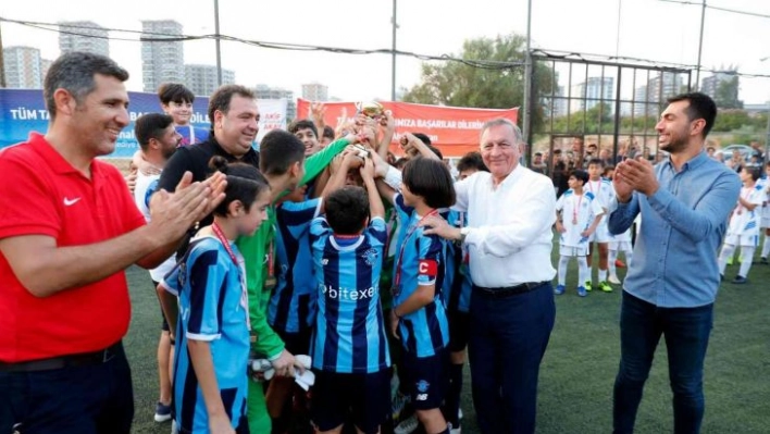 U-12 futbolda şampiyon Adana Demirspor