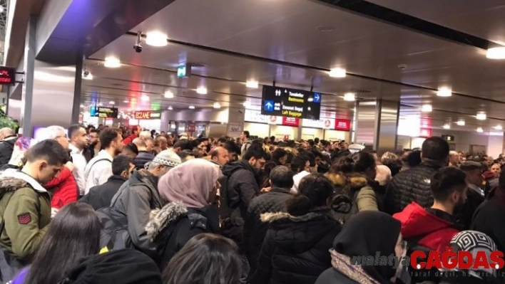 Uçağın pistten çıktığı Sabiha Gökçen'de yolcu yoğunluğu