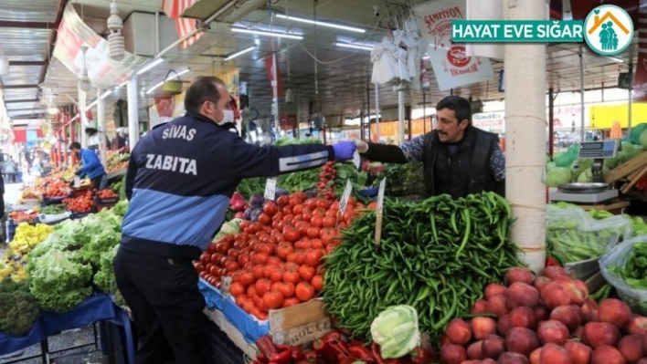 Ücretsiz maske dağıtıldı