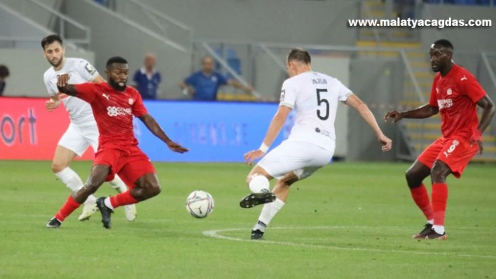 UEFA Avrupa Konferans Ligi: Dinamo Batumi: 0 - Sivasspor: 0 (İlk yarı)