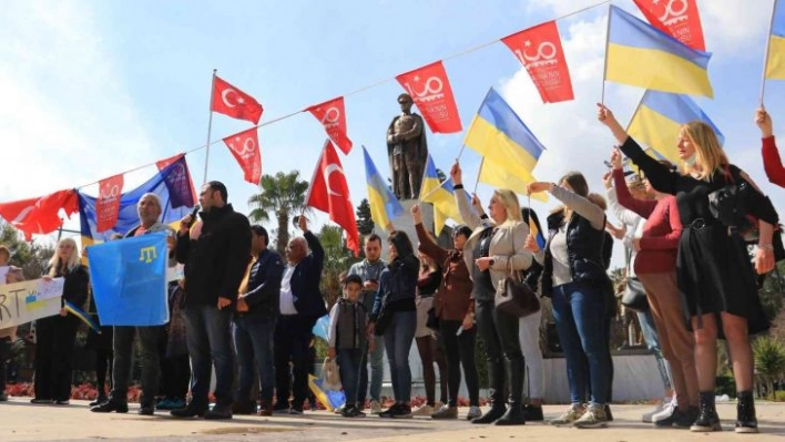 Ukraynalılar gözyaşlarıyla Rusya'yı protesto etti