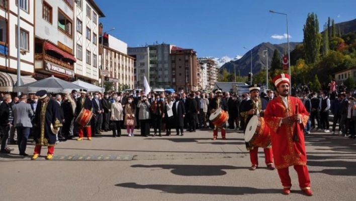 Uluslararası Tarihi İspir Panayırı kortej yürüyüşüyle başladı