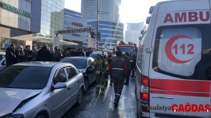 Ümraniye'de feci kaza: 1'i bebek 5 yaralı