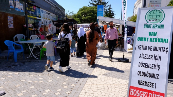 Umut Kervanı Van'da kermes gelirini ihtiyaç sahiplerine ulaştırdı