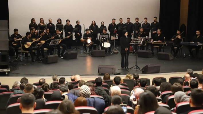 Üniversite öğrencilerinden konser