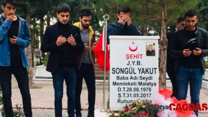 Üniversiteli ülkücülerden şehitlik ziyareti