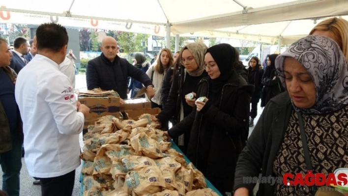 Üsküdar'da ikinci Tebessüm Kahvesinin açılışına yıldız yağmuru