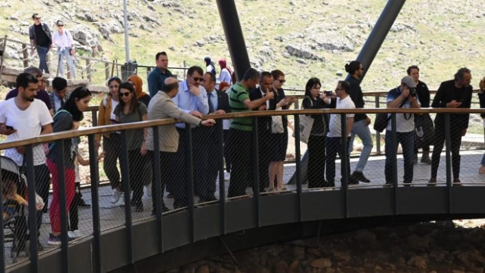 Vali Ayhan Göbeklitepe'de incelemelerde bulundu