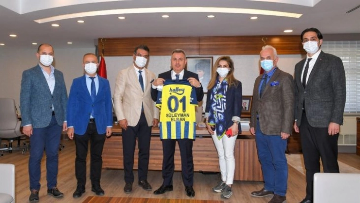 Vali Elban'a 01 numaralı Fenerbahçe forması