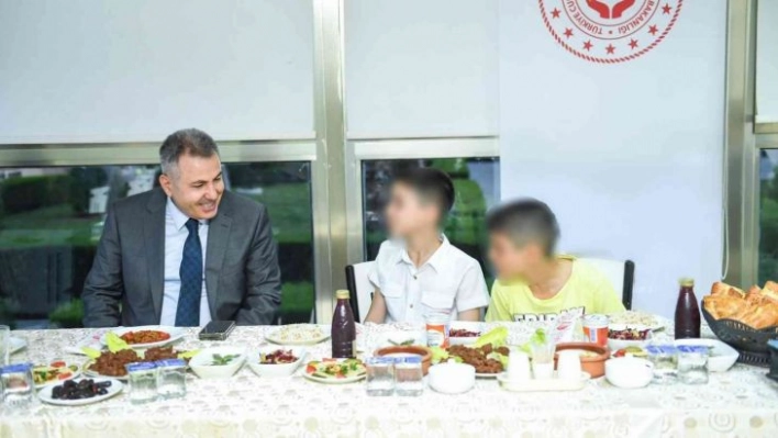 Vali Elban çocuklarla iftarda buluştu